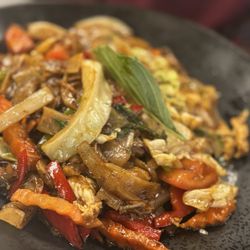 Thai Town - 10/10 Vegetable N1. Pad Thai