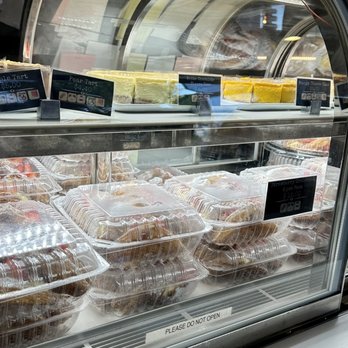 Cream Pan - Pastry Case - Bakeries Near Me - Tustin, California