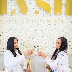 LVSH BEAUTY BAR - Enjoy champagne with your service