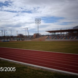 Centro Deportivo Municipal Parc Central - Pista de atletismo y campo de fútbol