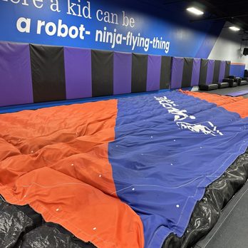 Sky Zone Trampoline Park - Closed because it actually has a LEAK - Trampoline Parks Near Me - Bradenton, Florida
