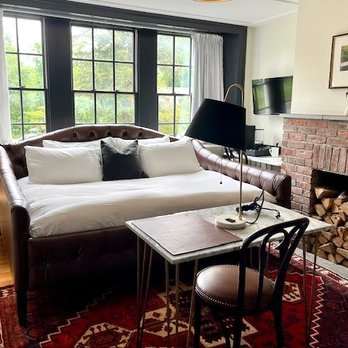 Hasbrouck House - Room 1 first bedroom - Hotels Near Me - Stone Ridge, New York