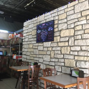 Red's Pizzeria - Pizza Near Me - Eureka Springs, Arkansas