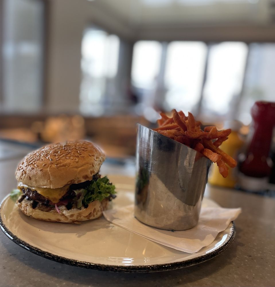 Tulu Seaside Bar & Grill