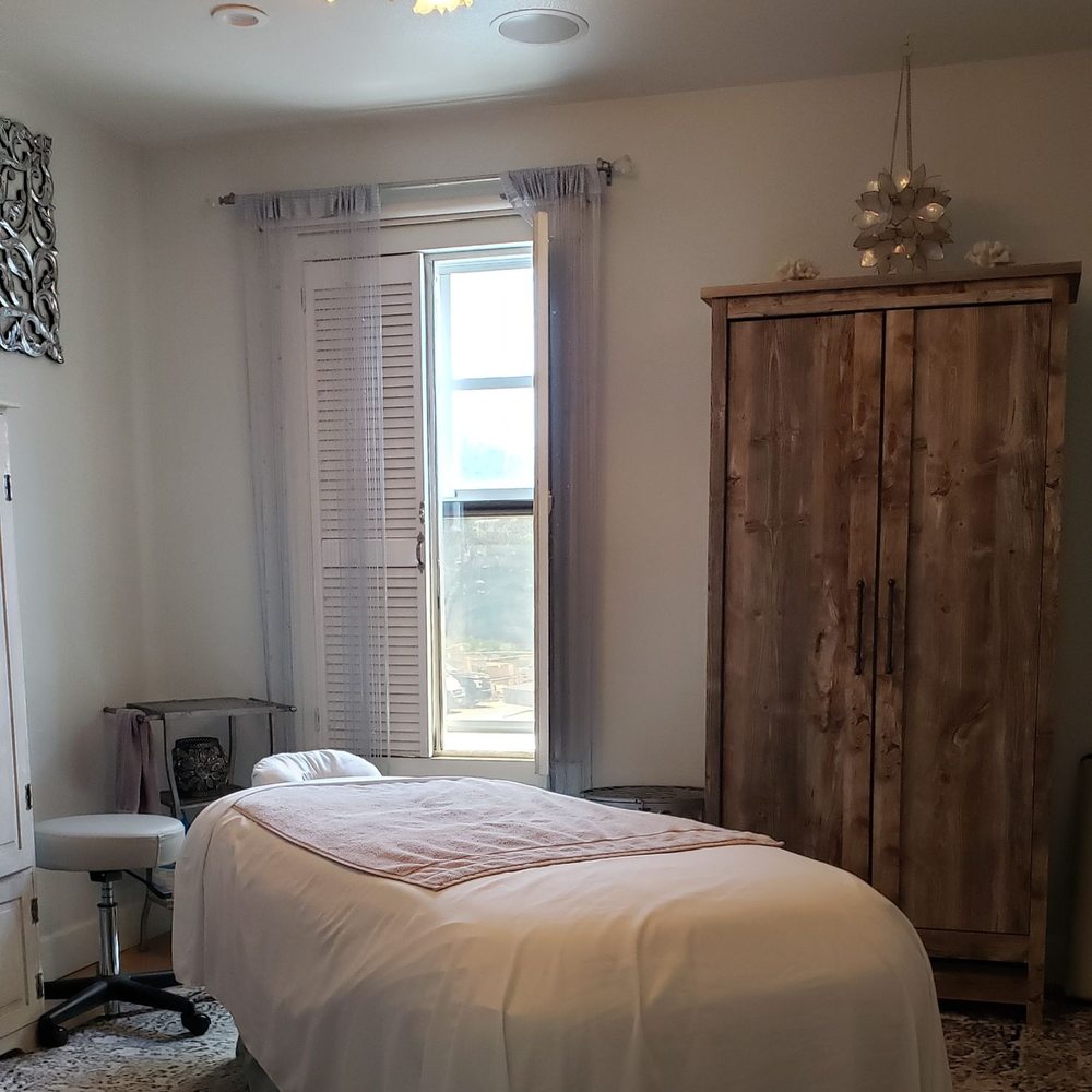 Touch Day Spa - Massage room - Day Spas Near Me - Pacifica, California