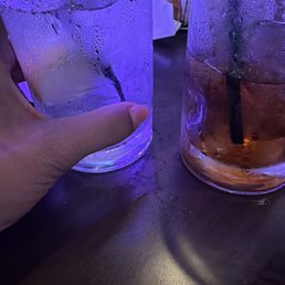 They have little divots for your fingers They have little divots for your fingers
