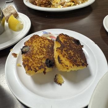 Nat's Early Bite Coffee Shop - Lemon and blueberry muffin - Diners Near Me - Sherman Oaks, California