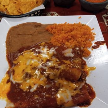 El Mexicano Grill & Cantina Midlothian - Three different enchiladas - cheese, chicken and beef with chili gravy and beans and rice. Two of their salsas with chips. - Mexican Near Me - Midlothian, Texas