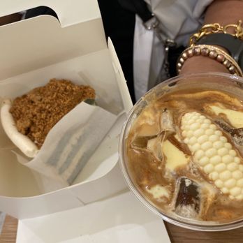 Harucake - SooSoo Latte and Mugwort Injeolmi cake - Coffee & Tea Near Me - Los Angeles, California