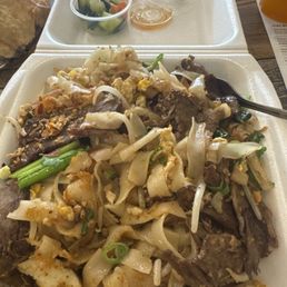 Kwetiauw siram sapi (beef) is so tasty! 34. Kwetiau Goreng / Siram Sapi (Beef Stir-Fried Wide Flat Rice Noodle without Gravy) Kwetiauw siram sapi (beef) is so tasty! 34. Kwetiau Goreng / Siram Sapi (Beef Stir-Fried Wide Flat Rice Noodle without Gravy)