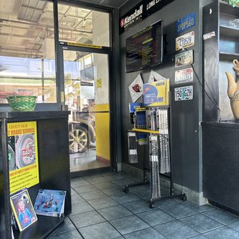 Lightning Lube - Pretty cool  waiting area. Super quick service! Will be coming back again! - Auto Repair Near Me - Scottsdale, Arizona