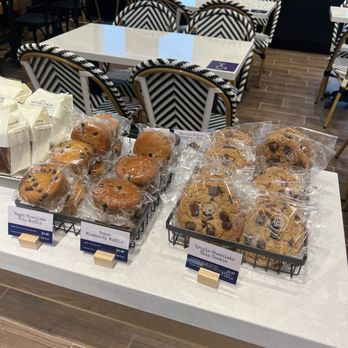 Paris Baguette - Patisserie/Cake Shop Near Me - Carmel, Indiana Paris Baguette - Patisserie/Cake Shop Near Me - Carmel, Indiana