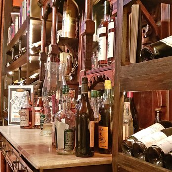 The Glunz Tavern - Bars Near Me - Chicago, Illinois