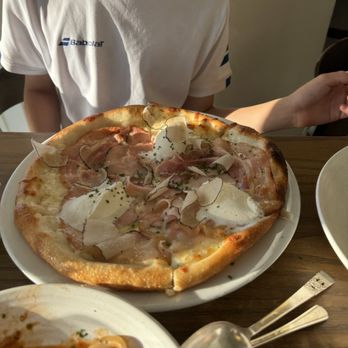 Como - Truffles Pizza - Italian Near Me - Kirkland, Washington