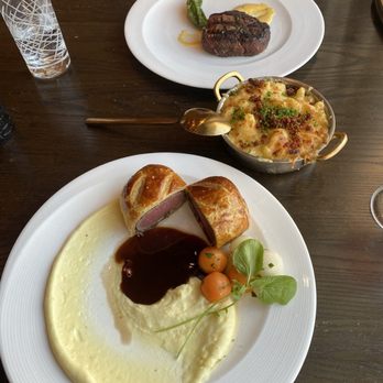 Gordon Ramsay Hell's Kitchen - Beef Wellington, Mac & Cheese and Filet Mignon - New American Near Me - Las Vegas, Nevada