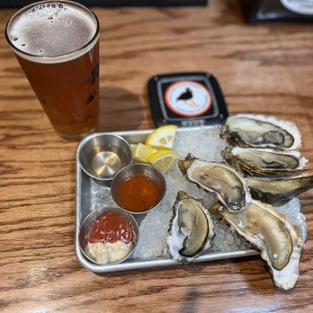 Bodega Bay Oyster - a tray of oysters and a glass of beer - Seafood Markets Near Me - Petaluma, California Bodega Bay Oyster - a tray of oysters and a glass of beer - Seafood Markets Near Me - Petaluma, California