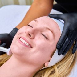 Silver Mirror Facial Bar - Coral Gables