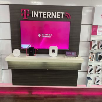 T-Mobile - inside - Mobile Phones Near Me - Los Angeles, California T-Mobile - inside - Mobile Phones Near Me - Los Angeles, California