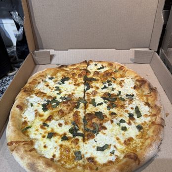 Mia Marco's Pizza - White pizza - Food Trucks Near Me - Selma, Texas