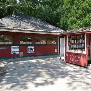 The Book Barn - Used Bookstore Near Me - Niantic, Connecticut