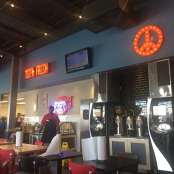 Fuddruckers - American Near Me - Norfolk, Virginia