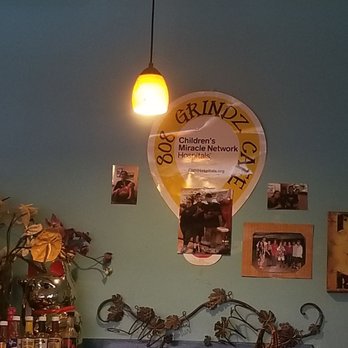808 Grindz Cafe - Cafes Near Me - Lahaina, Hawaii