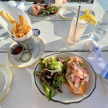 Pilot - Lobster Roll - Cocktail Bars Near Me - Brooklyn, New York