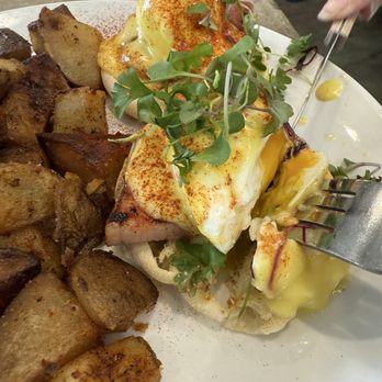Cafe Topes - Classic Benedict - Coffee & Tea Near Me - Carlsbad, California