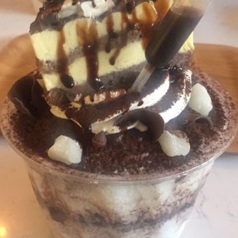 Dessert Cafe Momo - Desserts Near Me - Montreal, Quebec