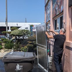 Long Beach Japanese Language School - Annual Cleaning day! Desks, chairs, windows, blinds...you name it. All hands on deck. Thank you everyone.