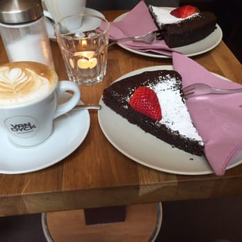 Caveedel - Der Kuchen war sogar noch warm! - Cafes Near Me - Cologne, NW