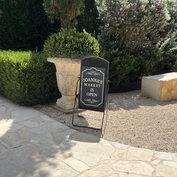 Signor Vineyards - Wine Tasting Room Near Me - Fredericksburg, Texas