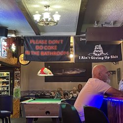 Silver Dollar Bar and Grill - Funny signs