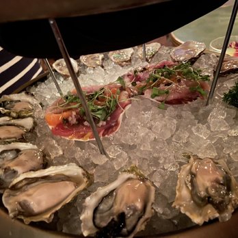 Leo's Oyster Bar - Grand Plateau (bottom tier) - Bars Near Me - San Francisco, California