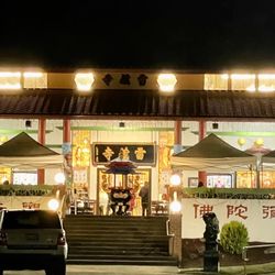 Ling Shen Ching Tze Temple - At night