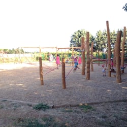 Camping Bon Port - Grote speeltuin aan achterzijde camping