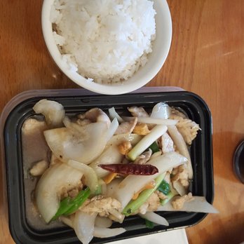 Amina Thai - Cashew chicken - Thai Near Me - Rockville, Maryland