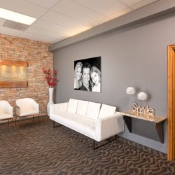 Mark Arooni, DDS - Lakeview Dental - Reception area