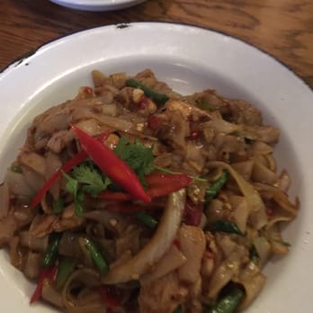Rosa's Spitalfields - Chill and basil stir fried flat noodles with chicken - Thai Near Me - London, XGL Rosa's Spitalfields - Chill and basil stir fried flat noodles with chicken - Thai Near Me - London, XGL