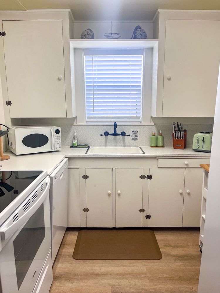 Slide of Dad & Daughter Handyman Service