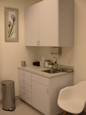 Photo of Suzanne Quardt MD - Palm Desert Plastic Surgery - Rancho Mirage, CA, US. Treatment Room