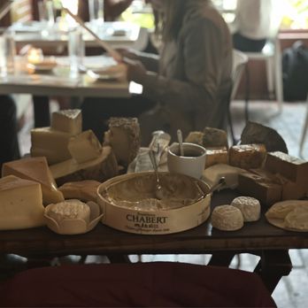 L’ALBATROS - French Restaurant at 11401 Bellflower Rd, Cleveland, Ohio ...