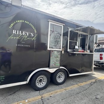 RILEY'S FOOD TRUCK - The best burger truck in town. - Food Trucks Near Me - Vallejo, California RILEY'S FOOD TRUCK - The best burger truck in town. - Food Trucks Near Me - Vallejo, California