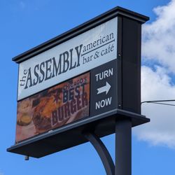 The Assembly American Bar & Cafe - The Assembly is certainly NOT Chicago's BEST BURGER!