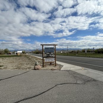 Cross Roads RV - This is what to look for when you're on the road. - RV Parks Near Me - Shoshoni, Wyoming