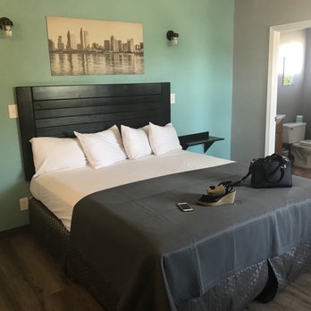 Lodge at 32nd - Pretty spacious. Also, comes with open closet, tv, and small desk. - Hotels Near Me - San Diego, California