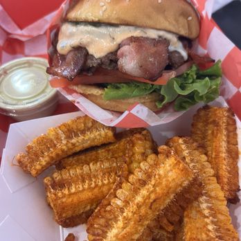 No Idea Burger Joint - Cali B.L.T - Burgers Near Me - Norcross, Georgia No Idea Burger Joint - Cali B.L.T - Burgers Near Me - Norcross, Georgia