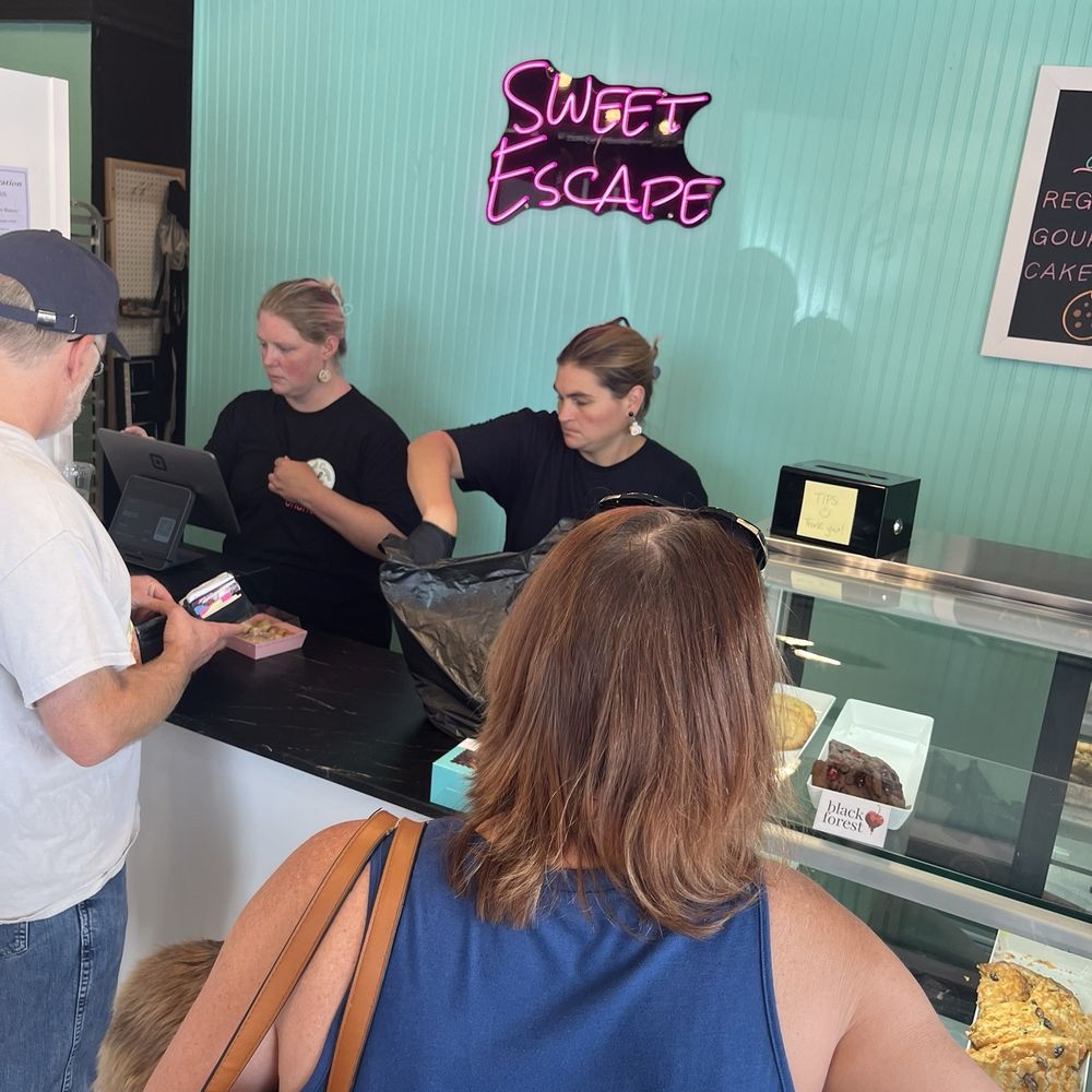 Sweet Escape Bakery - Ladies hard at work! - Bakeries Near Me - Spencer, Indiana