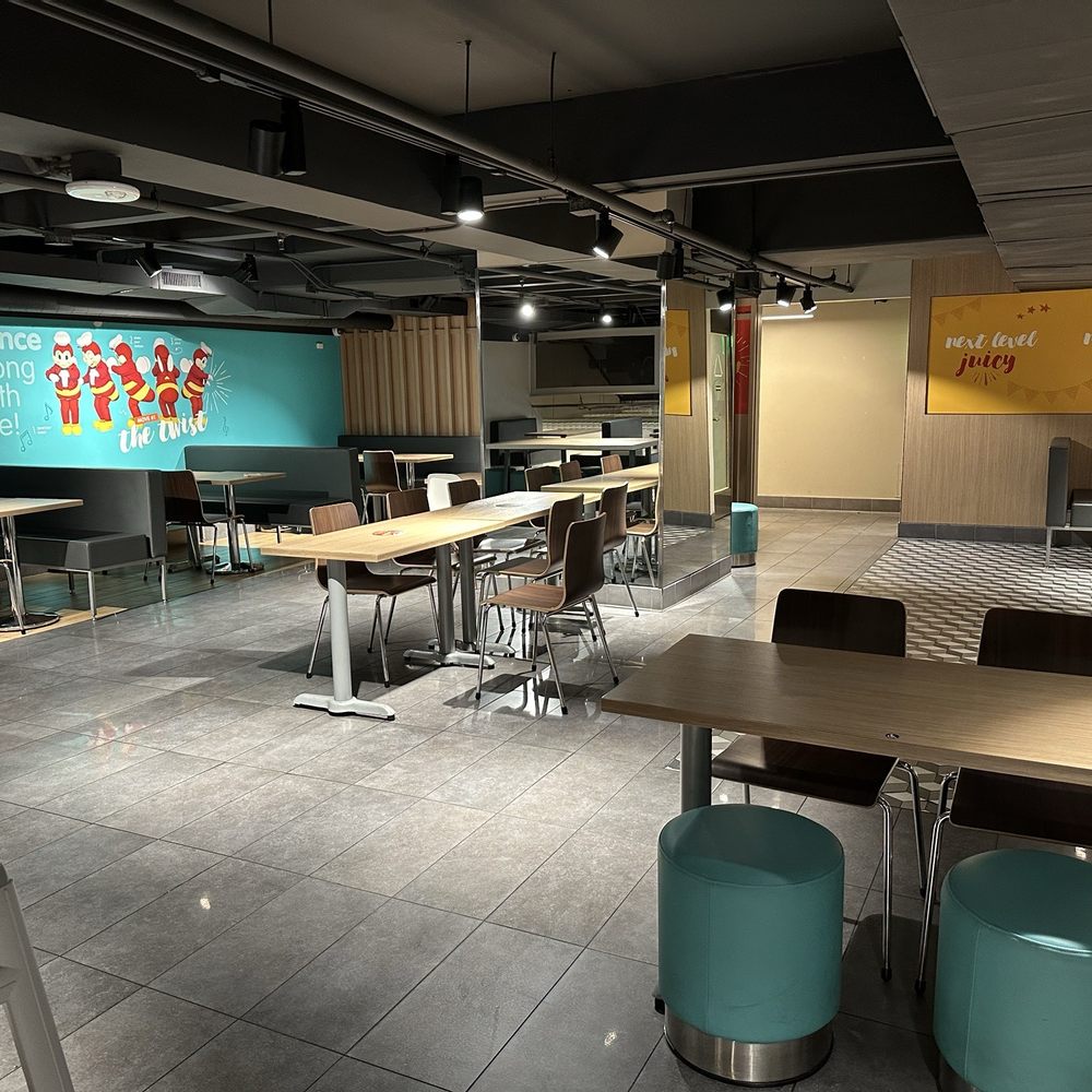 Jollibee - Chicken Shop Near Me - Los Angeles, California