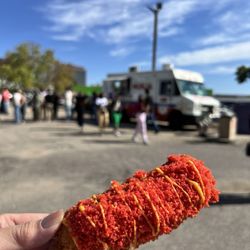 Mukja Food Truck - Hot Cheeto dog